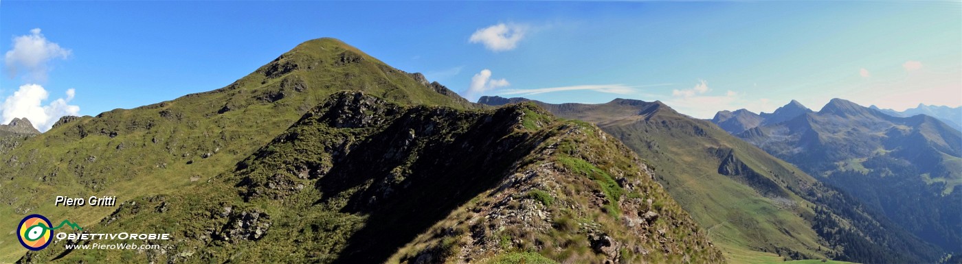 23 Salendo in cresta sul Pizzo Rotondo.jpg